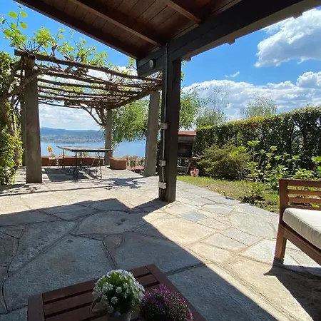 Sciareia - House With Stunning Lake View And Garden Feriehus